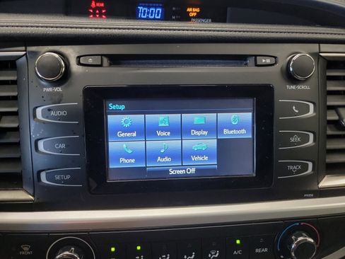 Used 2017 Toyota Highlander LE FWD image 22