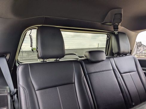 Used 2021 Ford Expedition XLT image 19