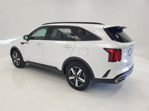 Used 2023 Kia Sorento S w/ Panoramic Sunroof Package image 5