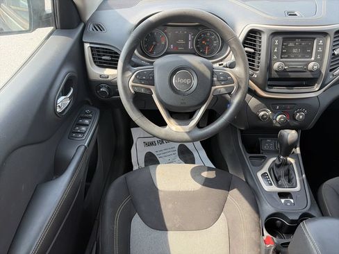 Used 2016 Jeep Cherokee Sport FWD image 15