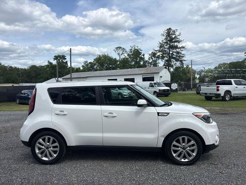 Used 2018 Kia Soul + FWD image 4