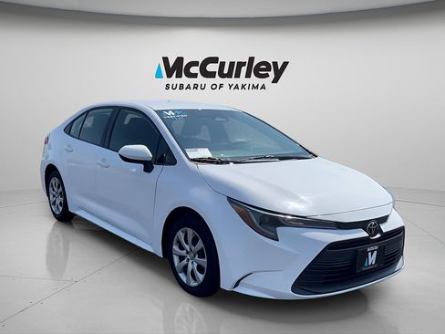 Used 2023 Toyota Corolla LE FWD image 3