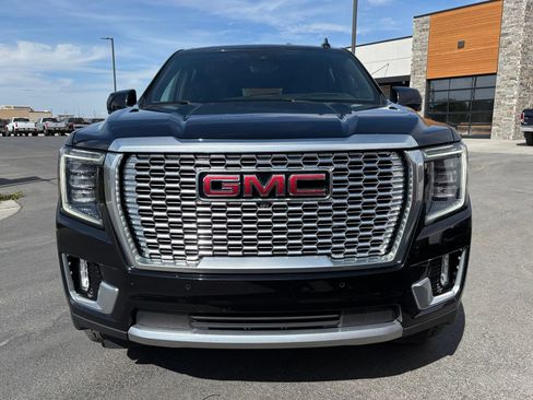 Used 2023 GMC Yukon XL Denali w/ Denali Reserve Package AWD/4WD image 2