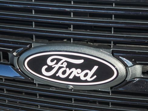 New 2025 Ford F150 Platinum w/ FX4 Off-Road Package image 5