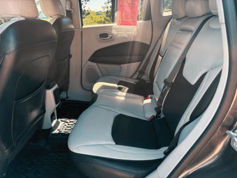 Used 2018 Jeep Compass Latitude w/ Popular Equipment Group AWD/4WD image 8