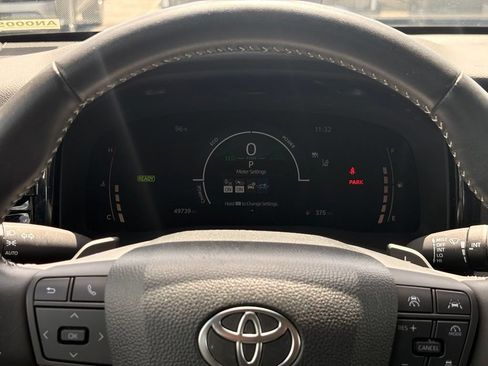 Used 2025 Toyota Camry SE FWD image 14
