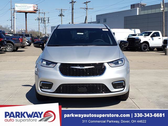 New 2026 Chrysler Pacifica Select AWD/4WD image 3