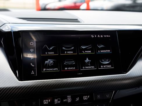 Used 2022 Audi RS e-tron GT w/ Carbon Performance Package AWD/4WD image 35