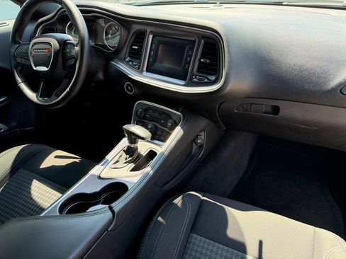 Used 2015 Dodge Challenger SXT w/ Driver Convenience Group RWD image 16