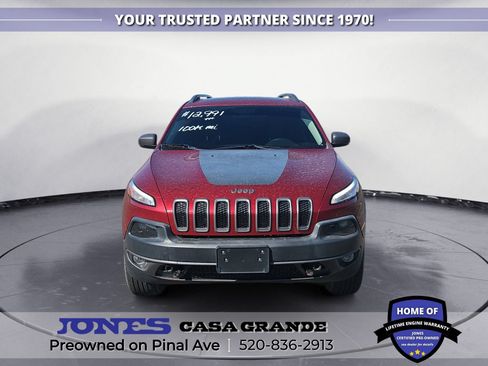 Used 2017 Jeep Cherokee Trailhawk AWD/4WD image 2