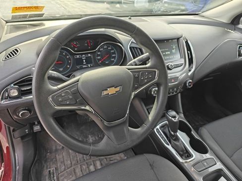 Used 2017 Chevrolet Cruze LT w/ Convenience Package image 10