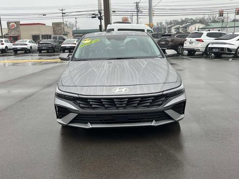 Used 2025 Hyundai Elantra Limited image 2