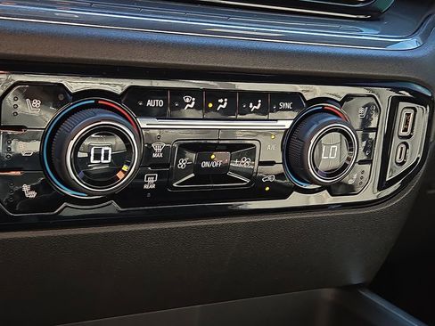 Used 2024 Chevrolet Silverado 2500 High Country image 16