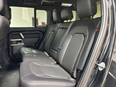 Used 2023 Land Rover Defender 110 X-Dynamic SE image 28