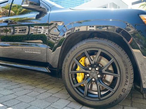Used 2018 Jeep Grand Cherokee Trackhawk AWD/4WD image 36