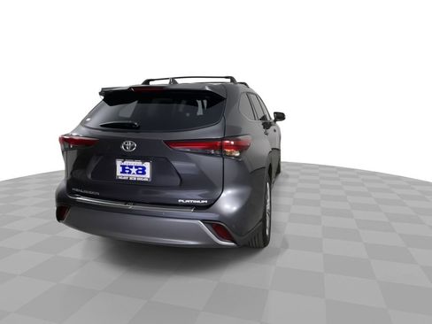 Used 2023 Toyota Highlander Platinum image 7