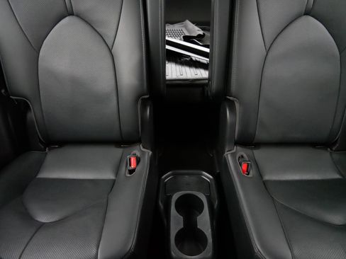 Used 2021 Toyota Highlander Limited image 13