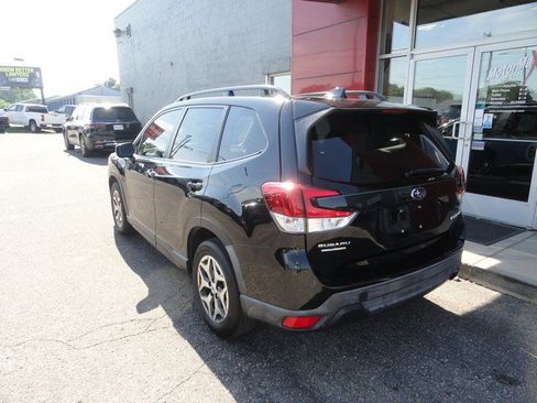 Used 2022 Subaru Forester Premium AWD/4WD image 3