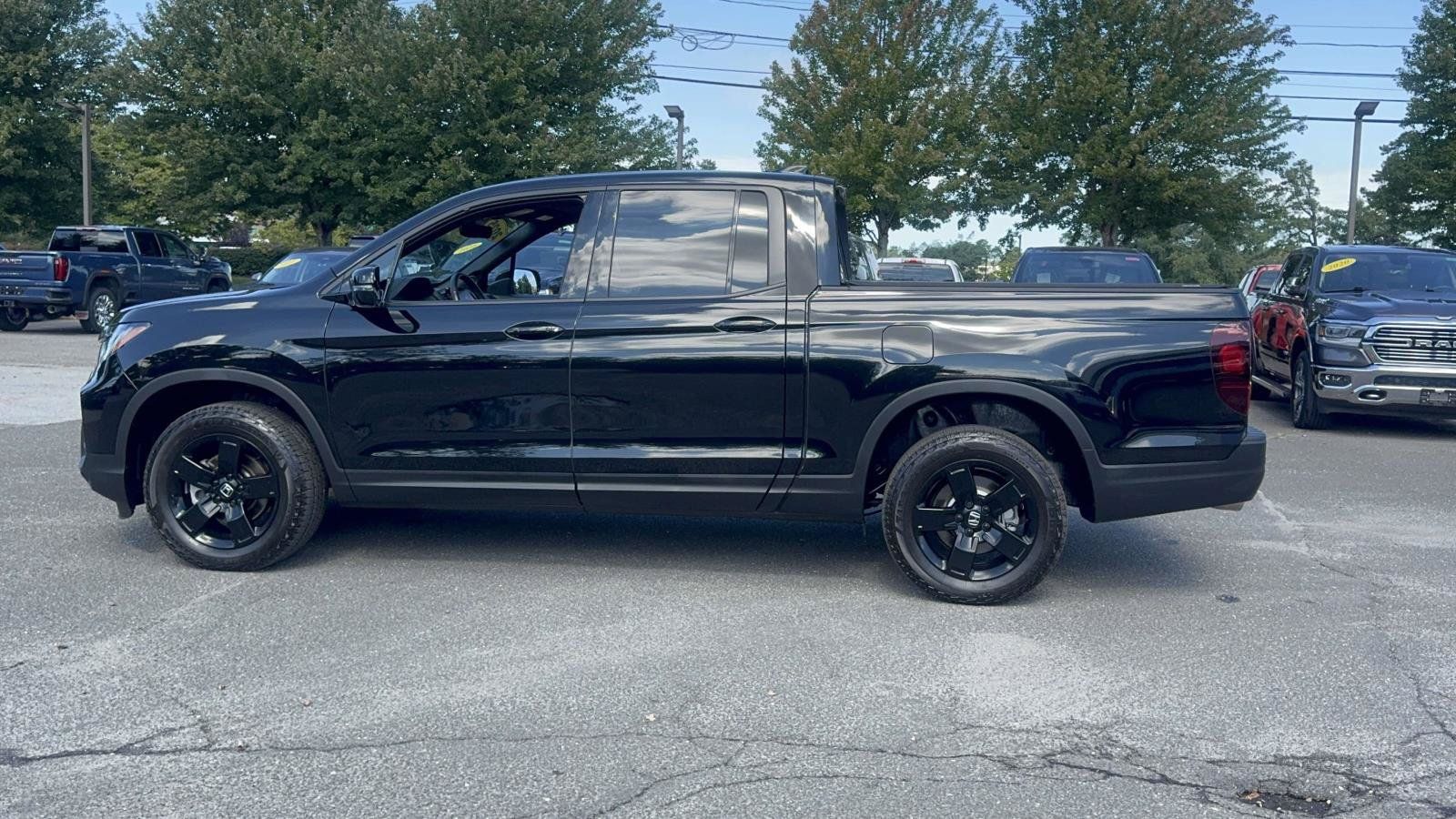 Used 2025 Honda Ridgeline Black Edition image 3