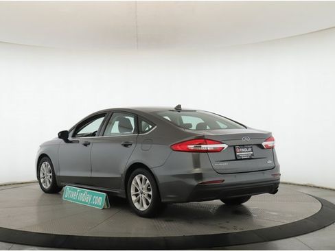Used 2020 Ford Fusion SE image 8