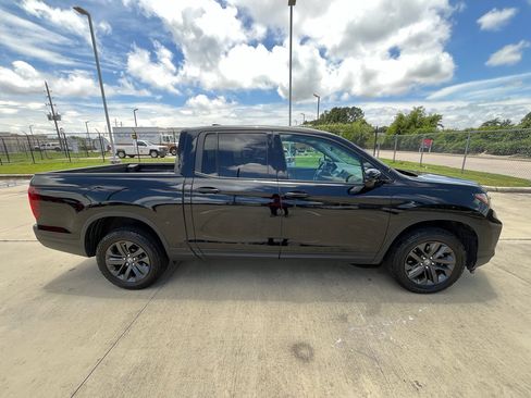 Certified 2024 Honda Ridgeline Sport image 9