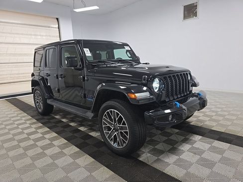 Used 2022 Jeep Wrangler Unlimited Sahara AWD/4WD image 3
