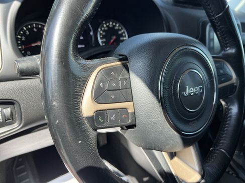 Used 2017 Jeep Renegade Latitude w/ Popular Equipment Group FWD image 34