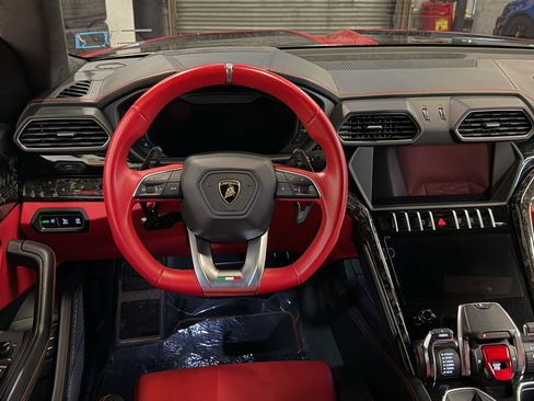Used 2019 Lamborghini Urus AWD/4WD image 23