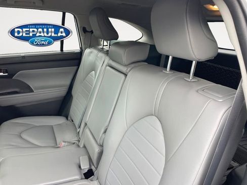 Used 2023 Toyota Highlander XLE AWD/4WD image 17