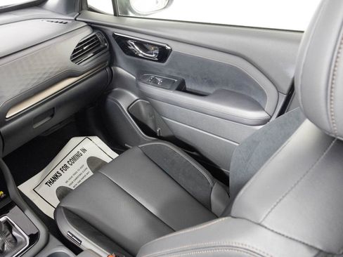 Used 2025 Subaru Forester Touring image 33