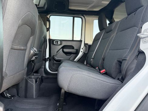 Used 2025 Jeep Wrangler Sport S image 24