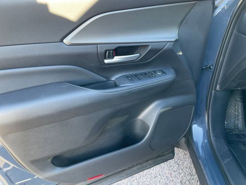 Used 2025 Toyota Grand Highlander FWD image 18