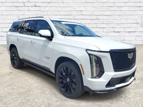 Certified 2026 Cadillac Escalade V w/ LPO, ONYX Package AWD/4WD image 5