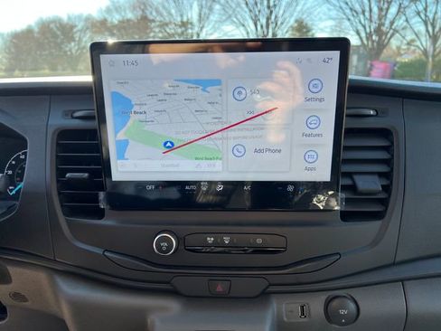 Used 2025 Ford E-Transit 148 Medium Roof image 22