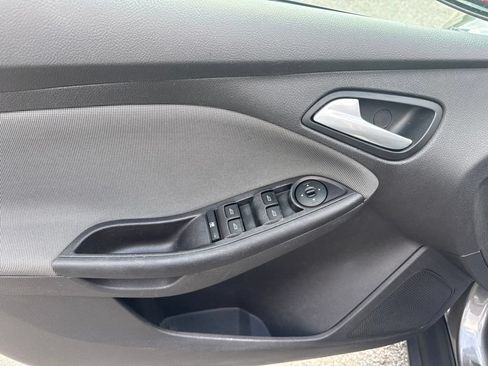 Used 2013 Ford Focus SE FWD image 18