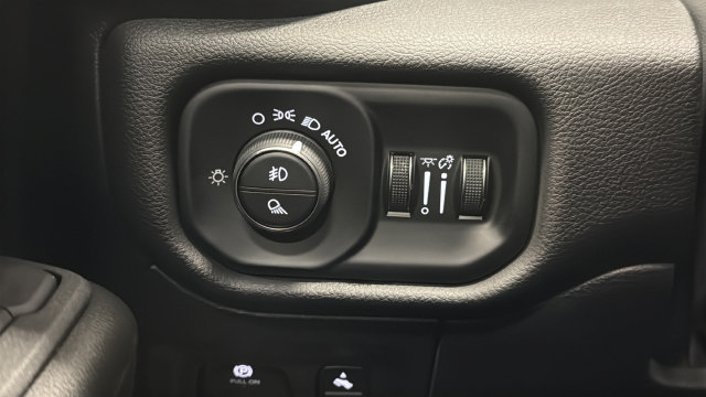 Used 2025 RAM 1500 Big Horn AWD/4WD image 31