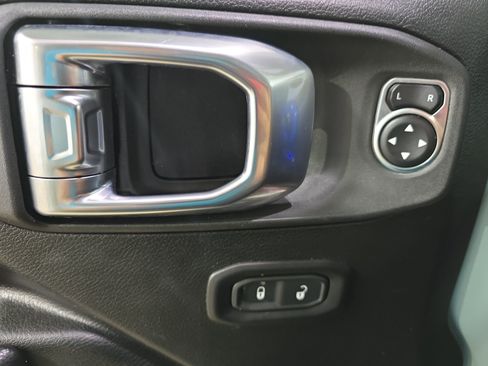 Used 2024 Jeep Wrangler Unlimited w/ Convenience Group AWD/4WD image 24