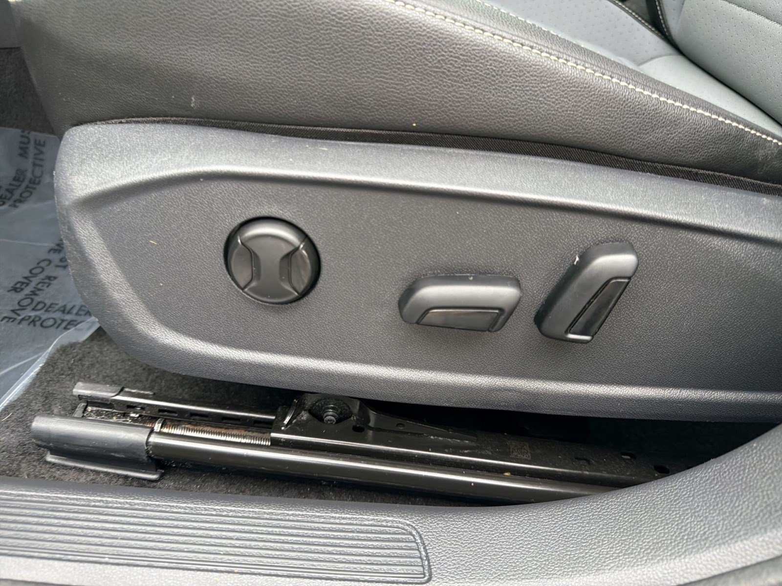 Used 2025 Volkswagen Jetta SE FWD image 13