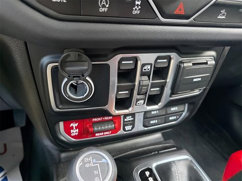 Used 2024 Jeep Gladiator Rubicon w/ Technology Group image 27