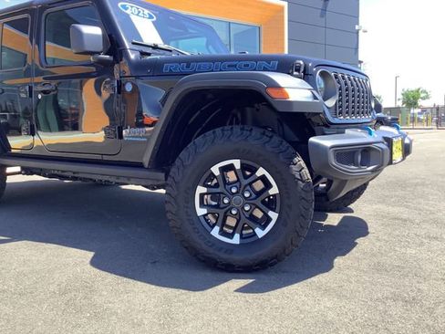 Used 2025 Jeep Wrangler Unlimited Rubicon 4xe w/ Convenience Group AWD/4WD image 2