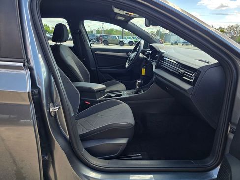 Used 2025 Volkswagen Jetta Sport image 13