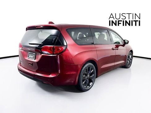 Used 2020 Chrysler Pacifica Touring w/ S Appearance Package image 8