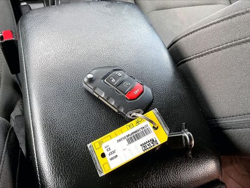 Used 2023 Jeep Wrangler Sport AWD/4WD image 15