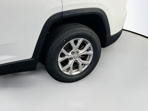 Used 2022 Jeep Grand Cherokee Limited image 30