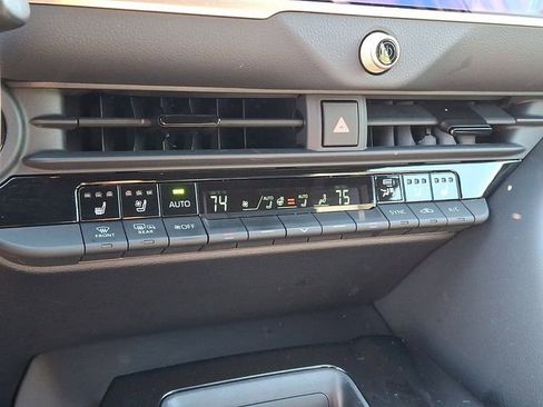 Used 2025 Toyota Crown Signia AWD/4WD image 18