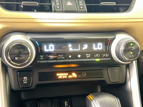 Used 2019 Toyota RAV4 XLE Premium FWD image 26
