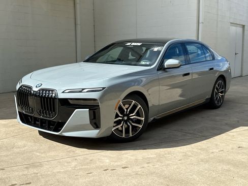 Used 2026 BMW 740i xDrive w/ Premium Package image 1