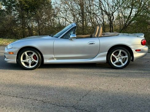 Used 2002 MAZDA MX-5 Miata image 3