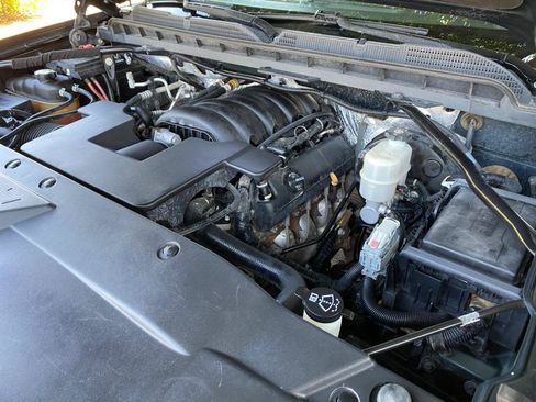 Used 2018 Chevrolet Silverado 1500 LT AWD/4WD image 8
