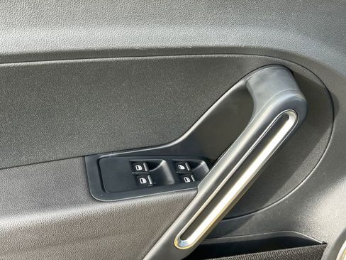 Used 2014 Volkswagen Beetle TDI image 17